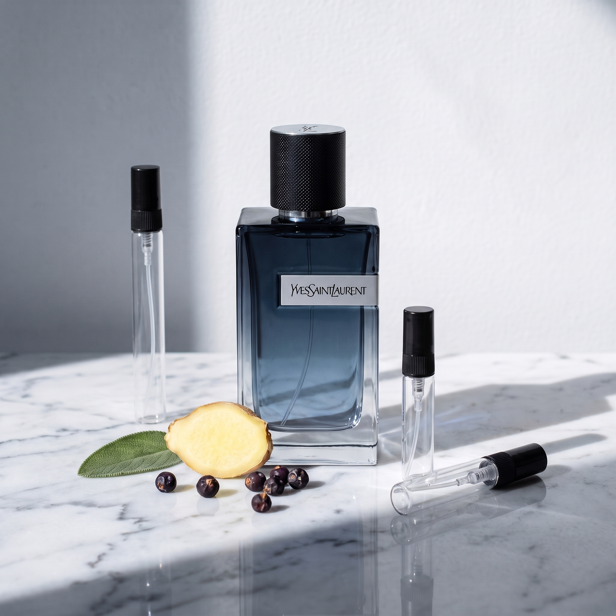 Decant de Yves Saint Laurent Y Eau de Parfum en 3, 5 y 10 ml junto a la botella original de YSL