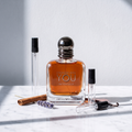 Decant de Emporio Armani Stronger With You Intensely en 3, 5 y 10 ml junto a la botella original de Armani