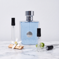 Decant de Versace Pour Homme en 3, 5 y 10 ml junto a la botella original de Versace
