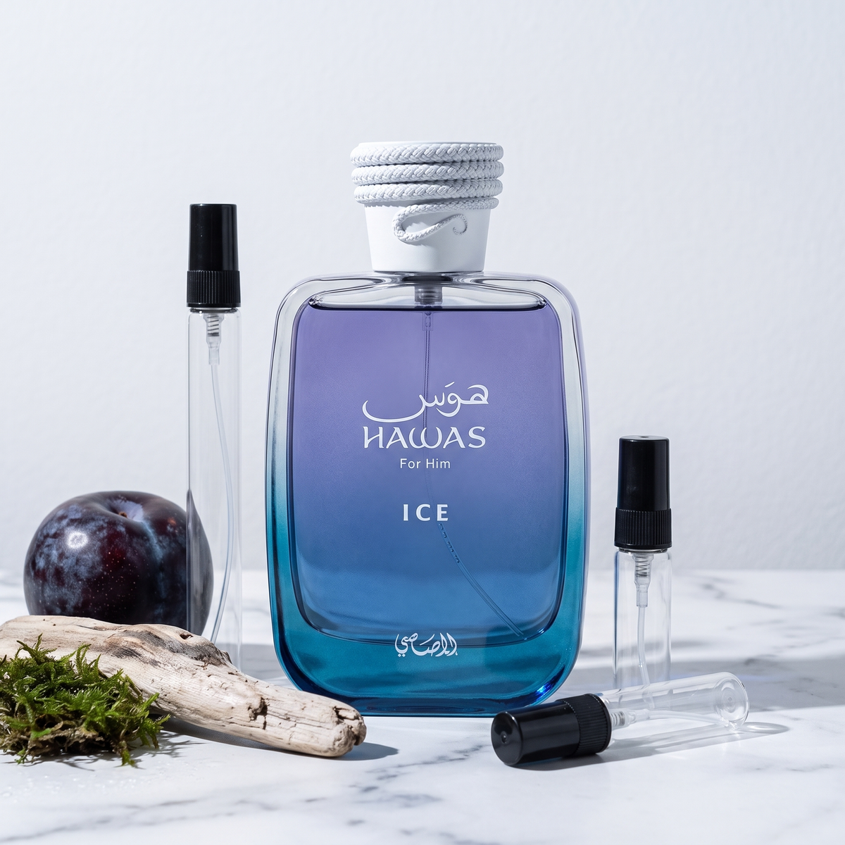 Decant de Rasasi Hawas Ice en 3, 5 y 10 ml junto a la botella azul degradada original de Rasasi