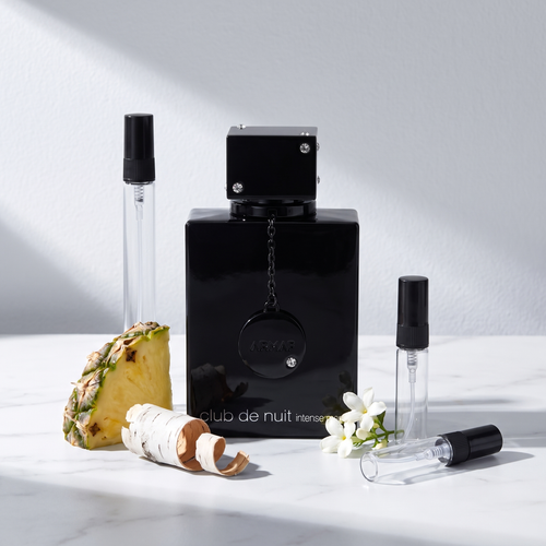 Decant de Armaf Club de Nuit Intense Man en 3, 5 y 10 ml junto a la botella negra original con su medallon de Armaf