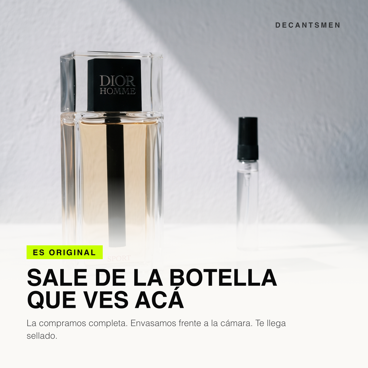 El decant de Dior Homme Sport sale de la botella original, envasado frente a la camara