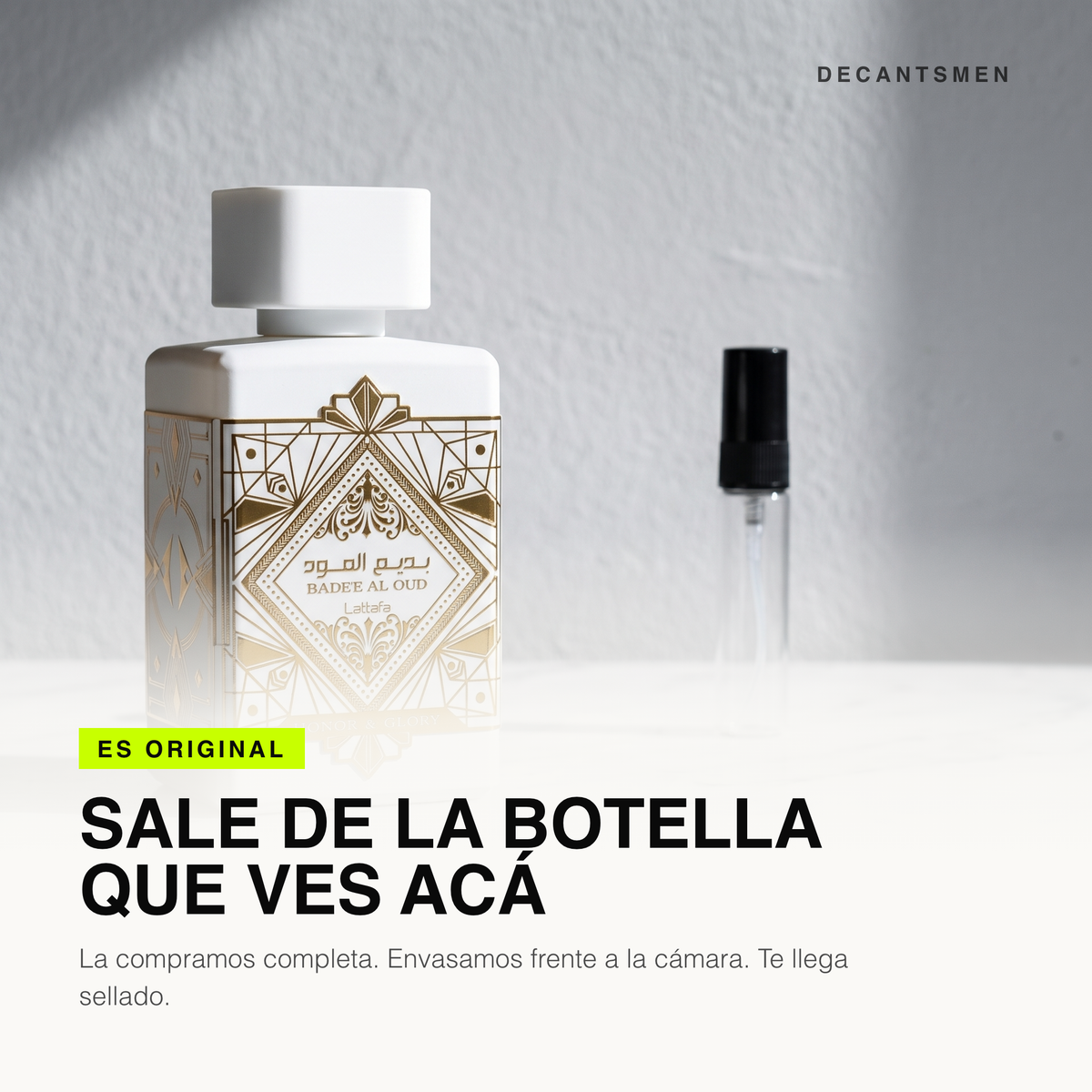 El decant de Lattafa Bade'e Al Oud Honor & Glory sale de la botella original, envasado frente a la camara