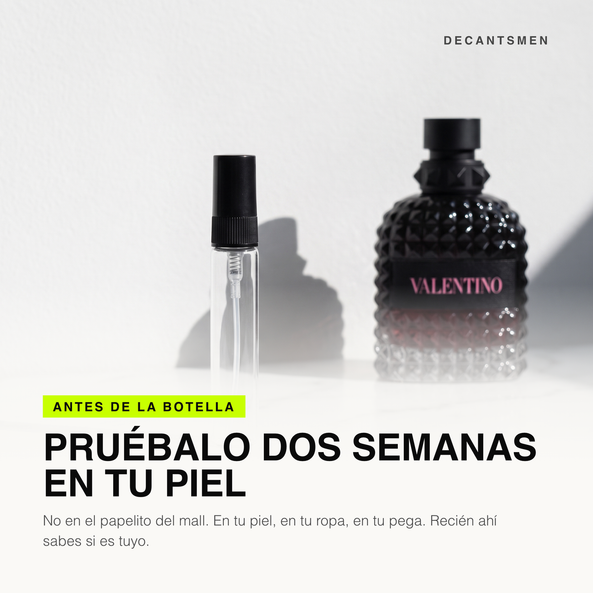 Decant de Valentino Uomo Born in Roma Intense junto a la botella original: pruebalo dos semanas en tu piel
