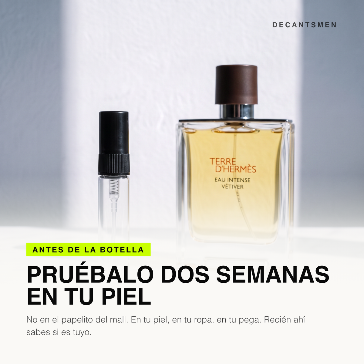 Decant de Terre d'Hermès Eau Intense Vétiver junto a la botella original: pruebalo dos semanas en tu piel