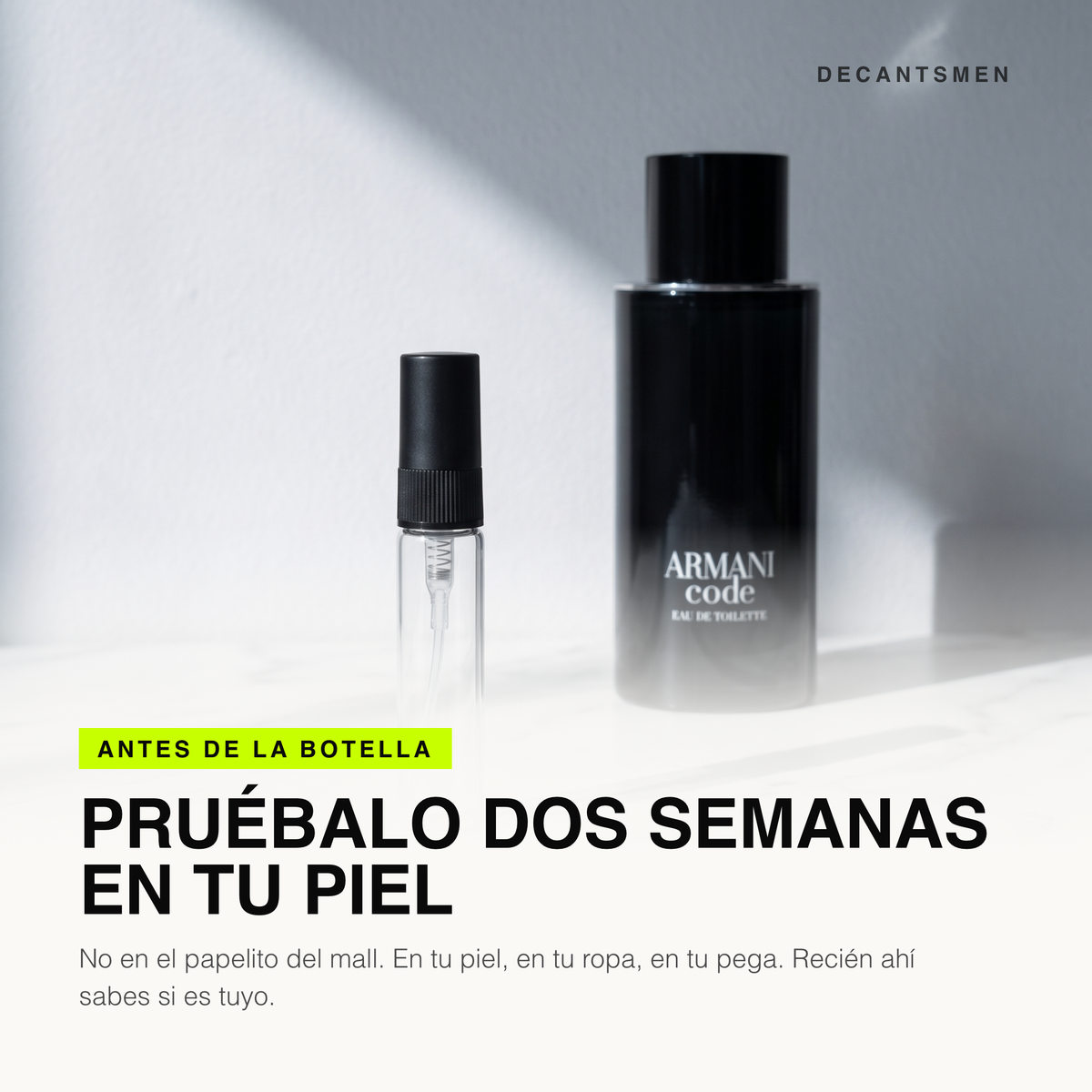 Decant de Armani Code Eau de Toilette junto a su botella original, para probarlo dos semanas antes de comprar