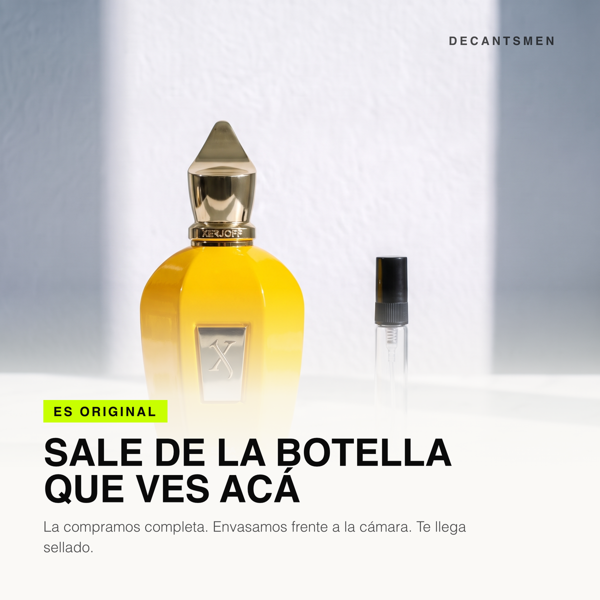 El decant de Xerjoff Erba Gold sale de la botella original, envasado frente a la camara