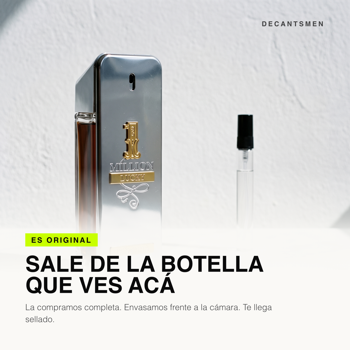 El decant de Paco Rabanne 1 Million Lucky sale de la botella original, envasado frente a la camara
