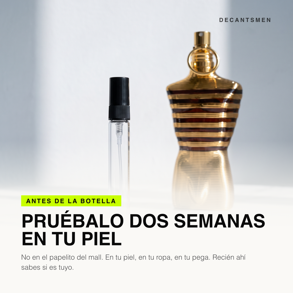 Decant de Le Male Elixir junto a la botella: pruébalo dos semanas en tu piel antes de comprar la botella completa