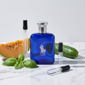Decant de Ralph Lauren Polo Blue junto a los tres atomizadores de vidrio de 3, 5 y 10 ml
