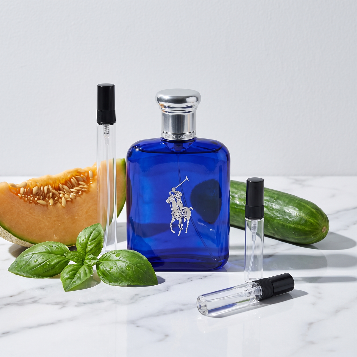 Decant de Ralph Lauren Polo Blue junto a los tres atomizadores de vidrio de 3, 5 y 10 ml